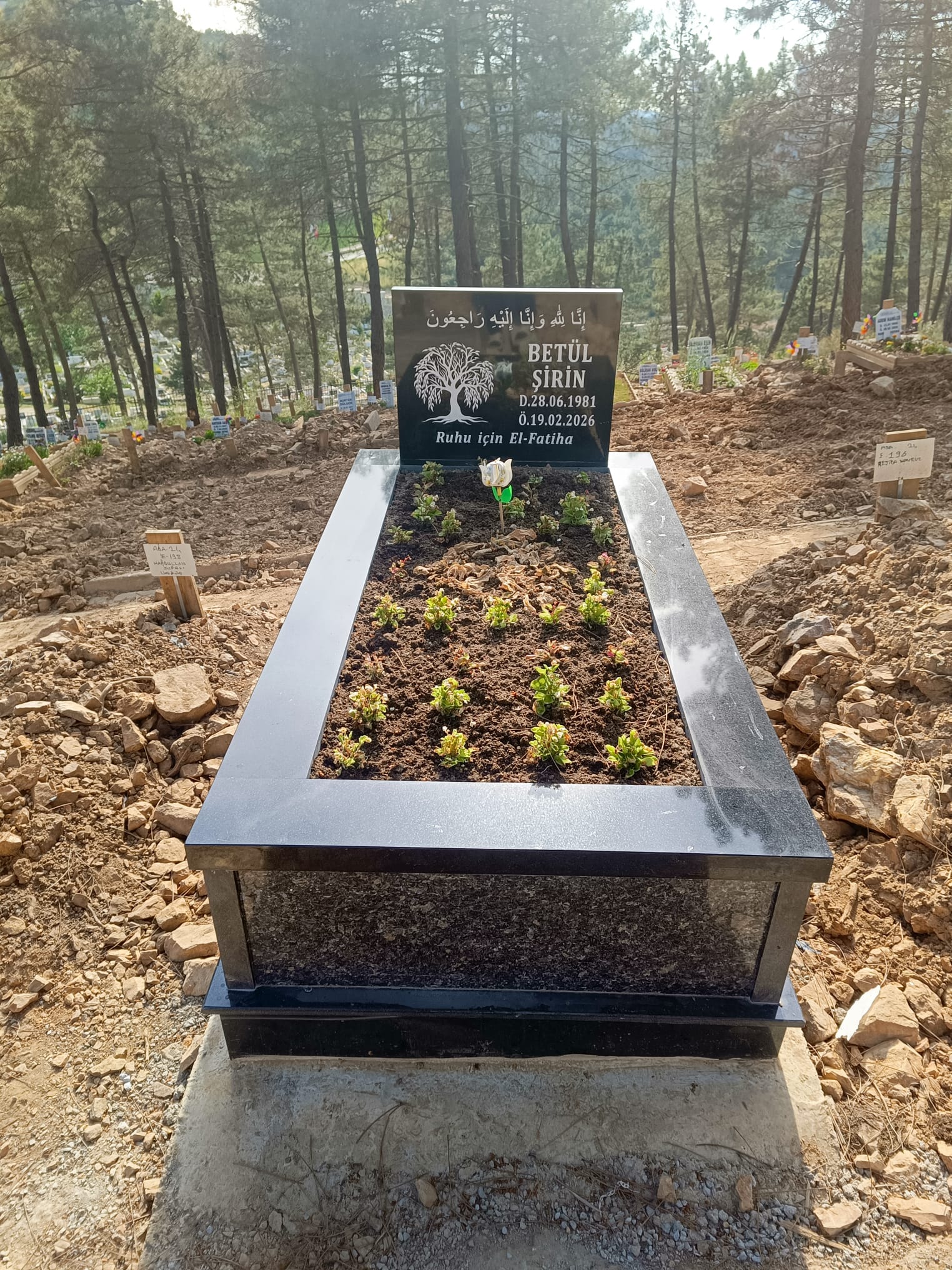 Granit Mezar · Siyah